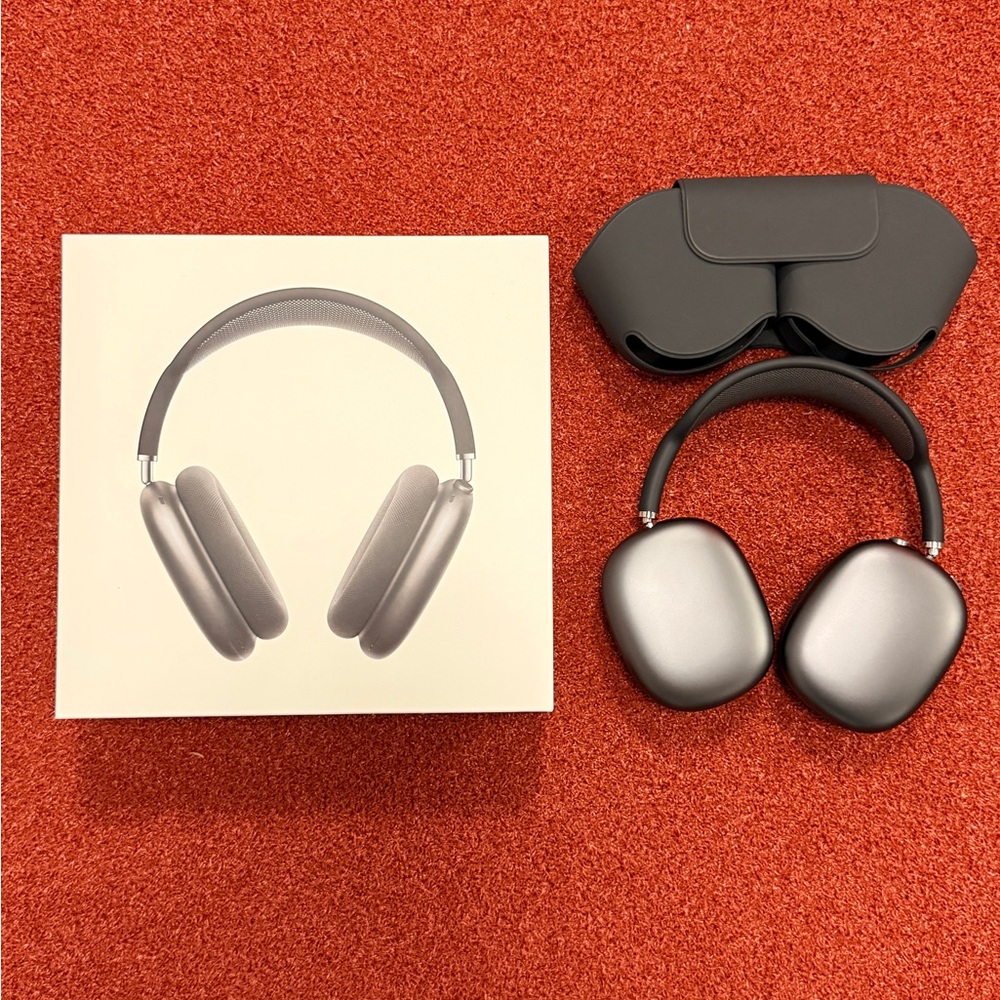 Apple AirPods Max in Space Gray with Black Headband